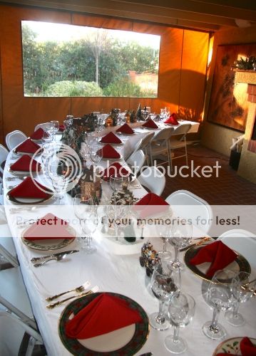 photo vLongShotInsideTent.jpg