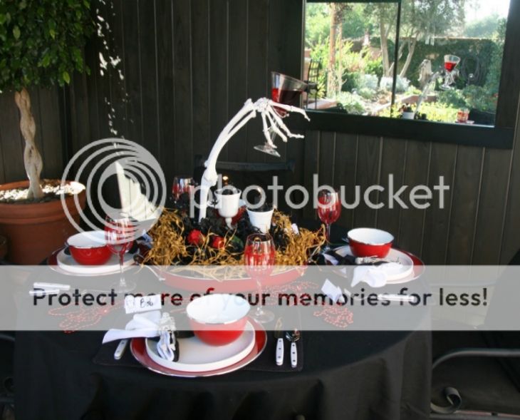 FullShotOutdoorHalloweenTable